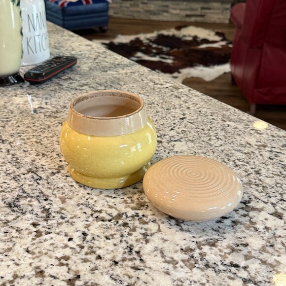 Antique yellow ware crock with lid - Picture 16 of 17